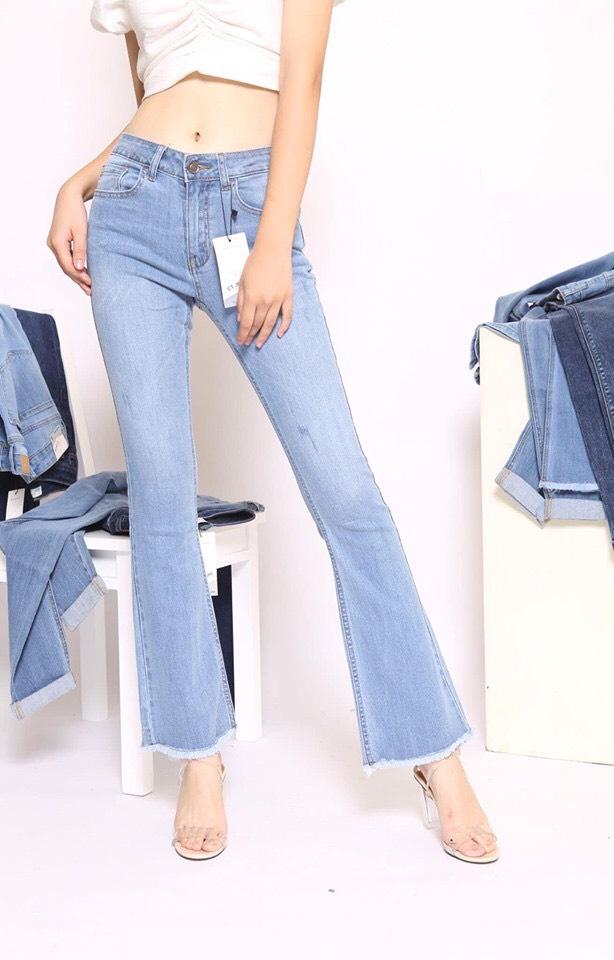 Quần jean nữ loe lửng gấu tua rua