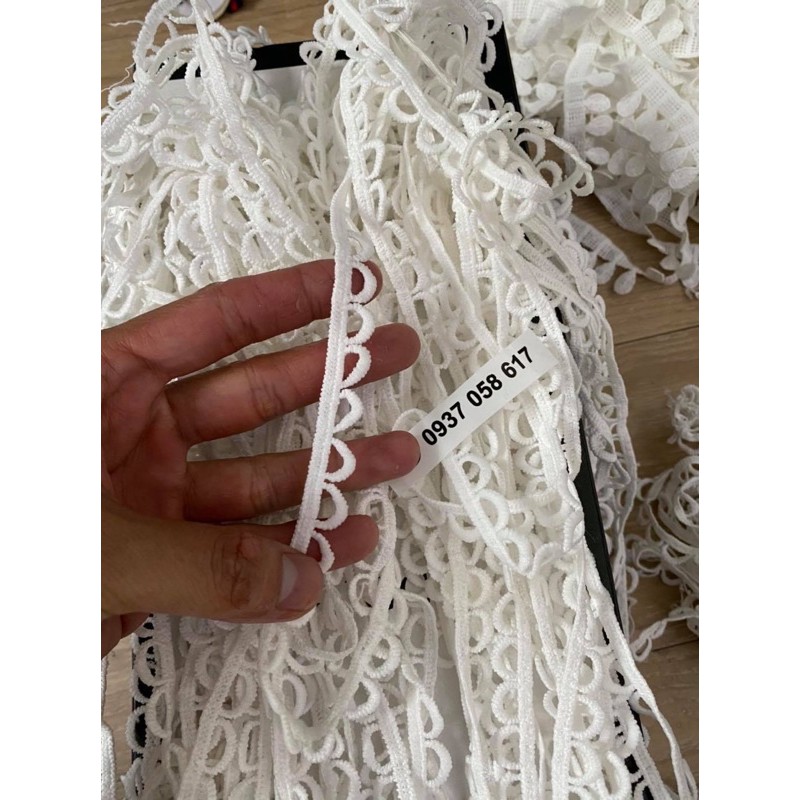 Ren viền ( ren cotton , ren chỉ ) . trang trí