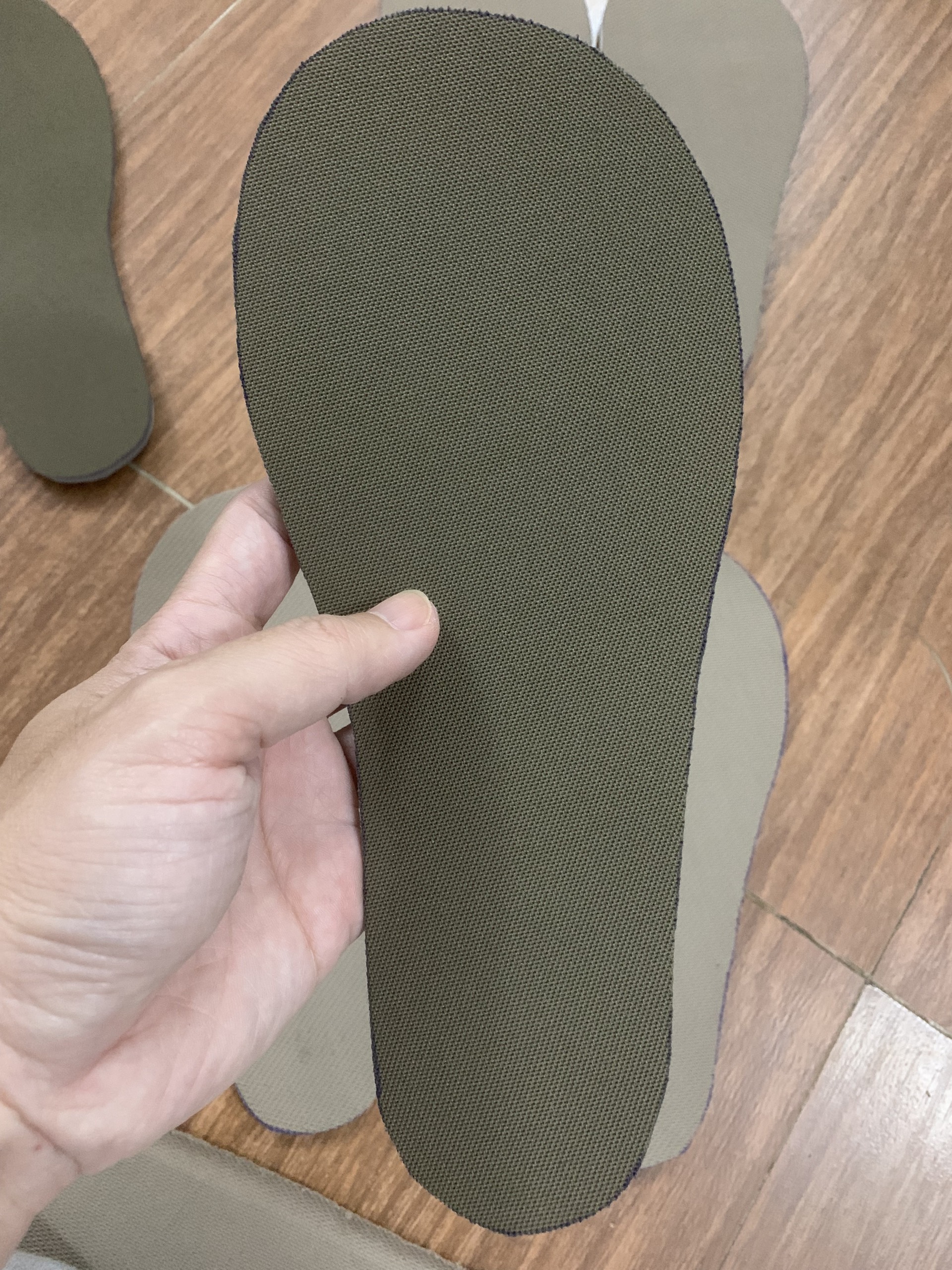 Lót giày đá cầu mỏ vịt