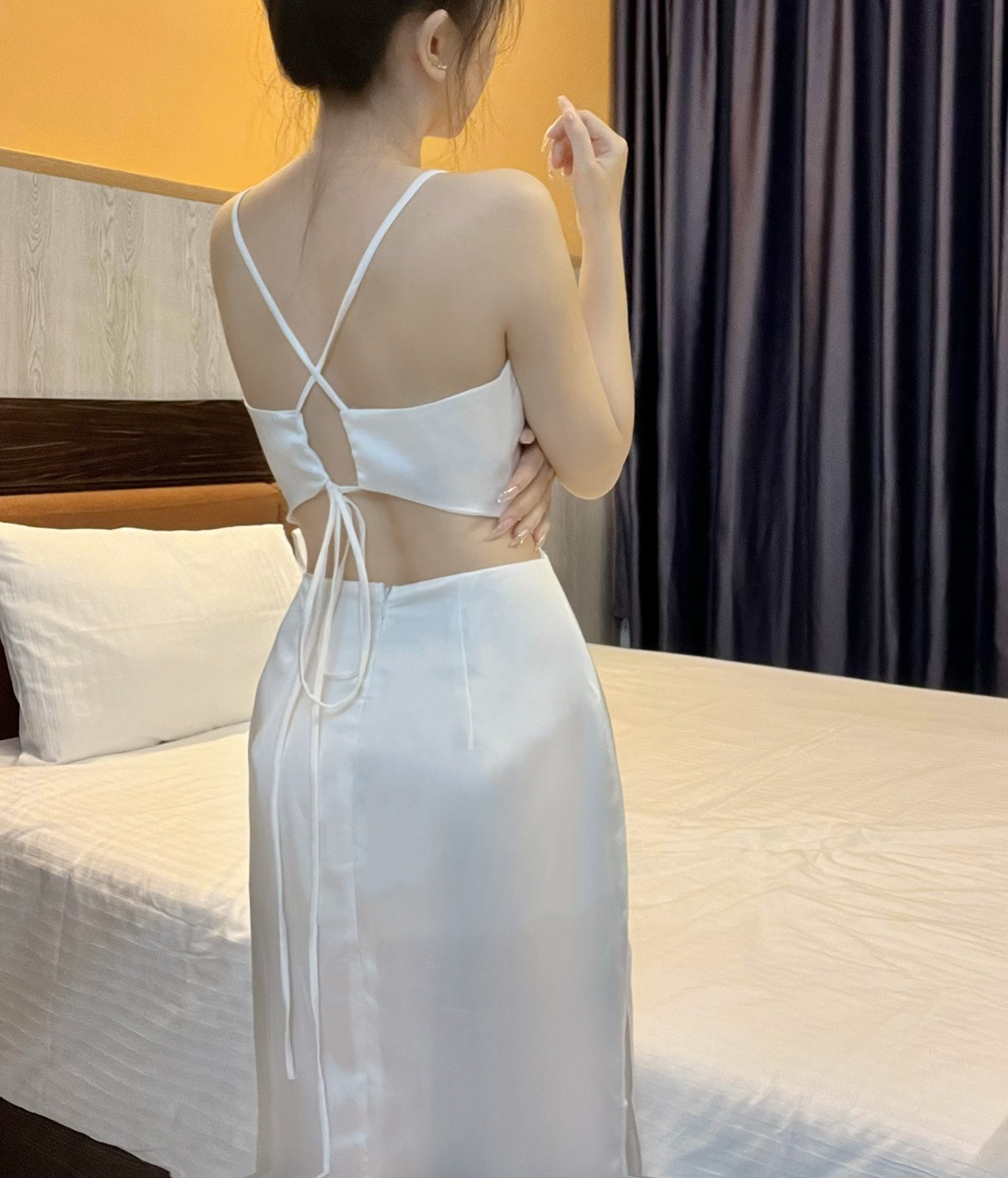 Đầm lụa dài thiết kế hở lưng cột dây xẻ tà dự tiệc cao cấp
