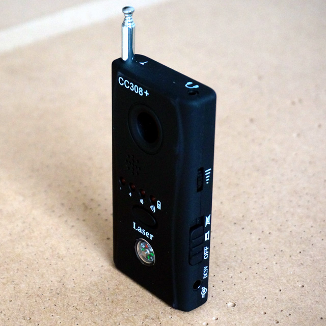 Máy phát hiện camera và máy ghi âm CC308+ cao cấp