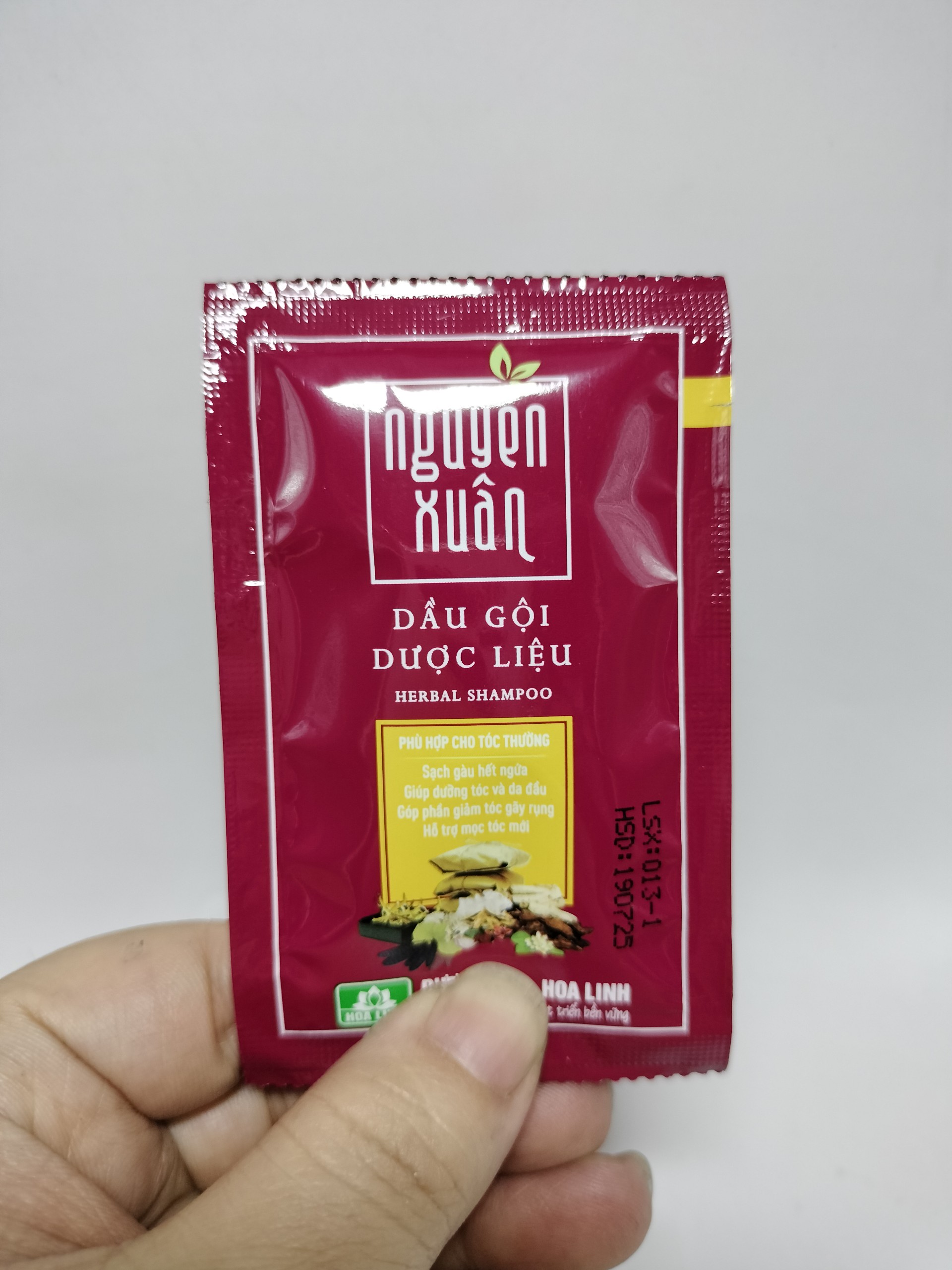 Dầu gội dược liệu nguyên xuân dạng dây