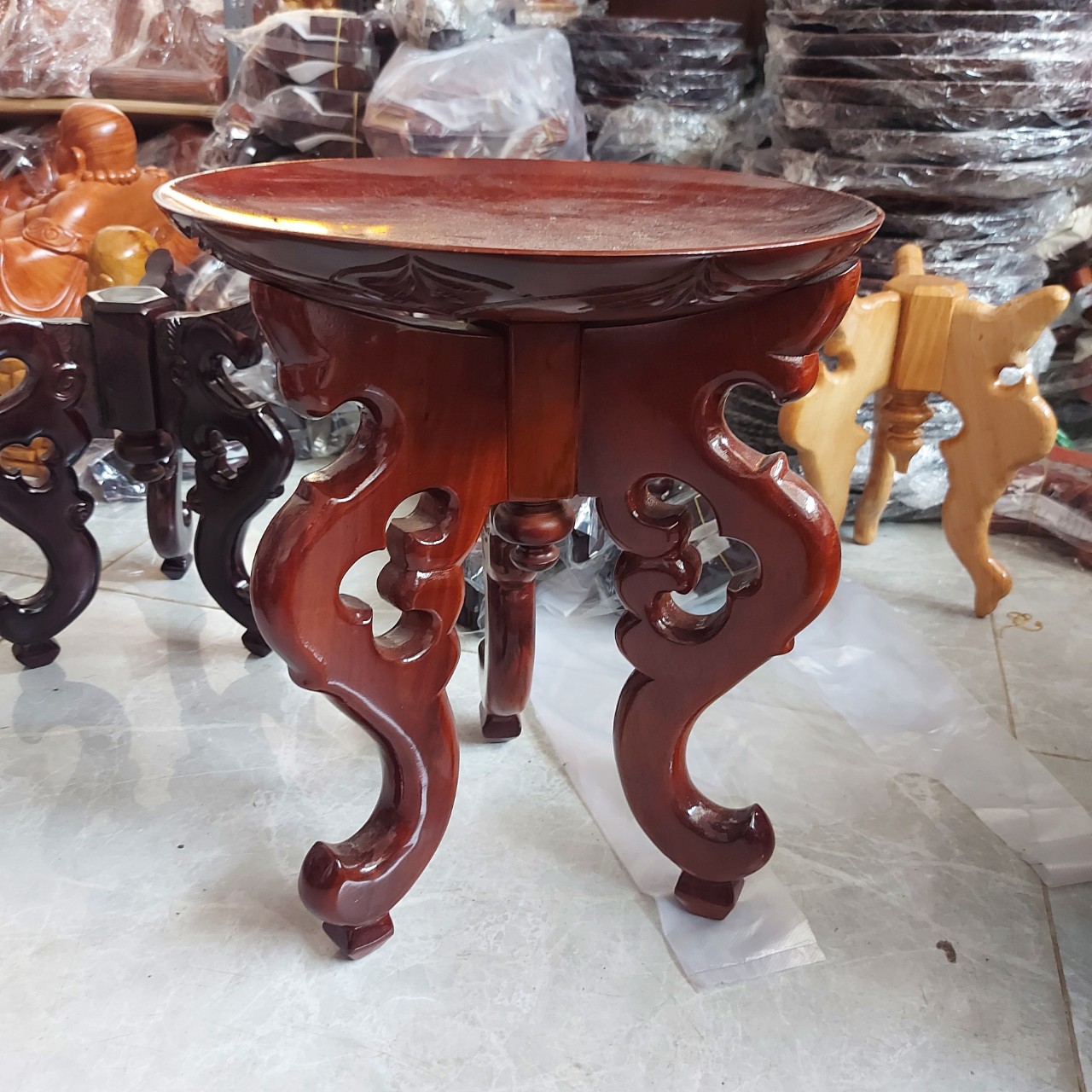 Chò gỗ tràm 3 chân chạm hoạ tiết + đĩa chưng trái cây bàn thờ
