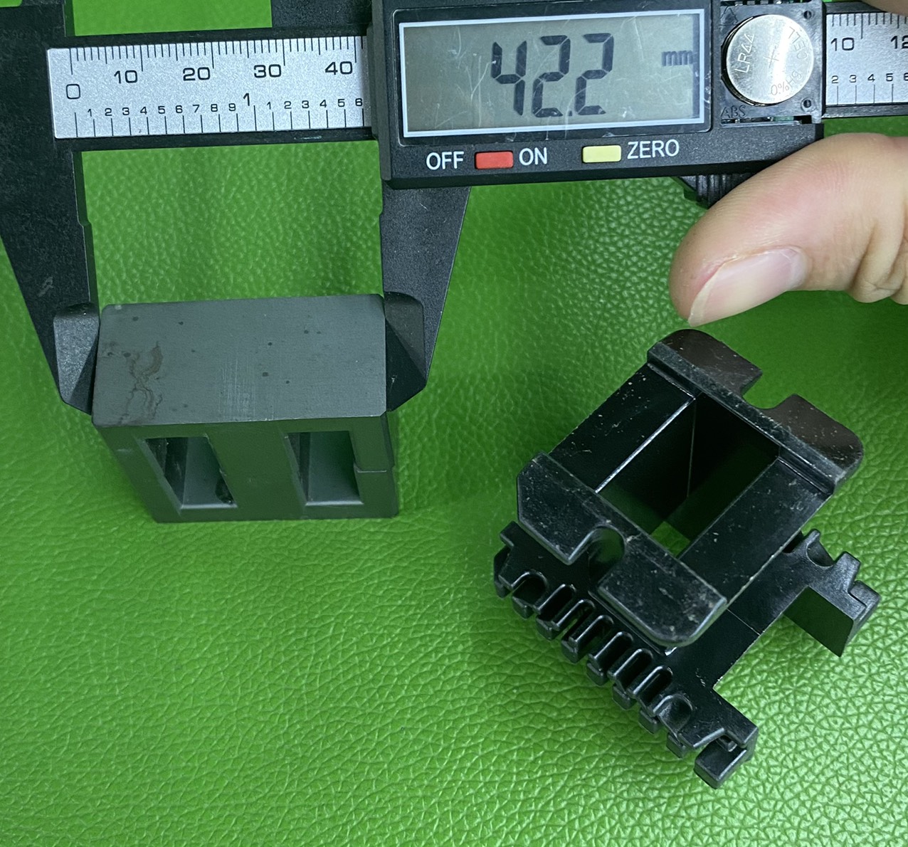 Lõi biến áp xung EE42 20MM vuông đứng (9+9)