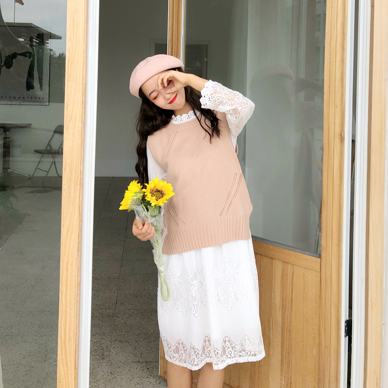 Set váy trắng + áo gile nữ
