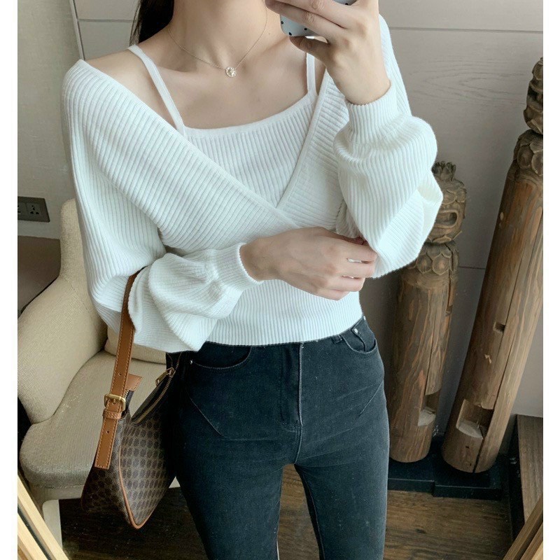 Áo len cổ yếm siêu xinh.