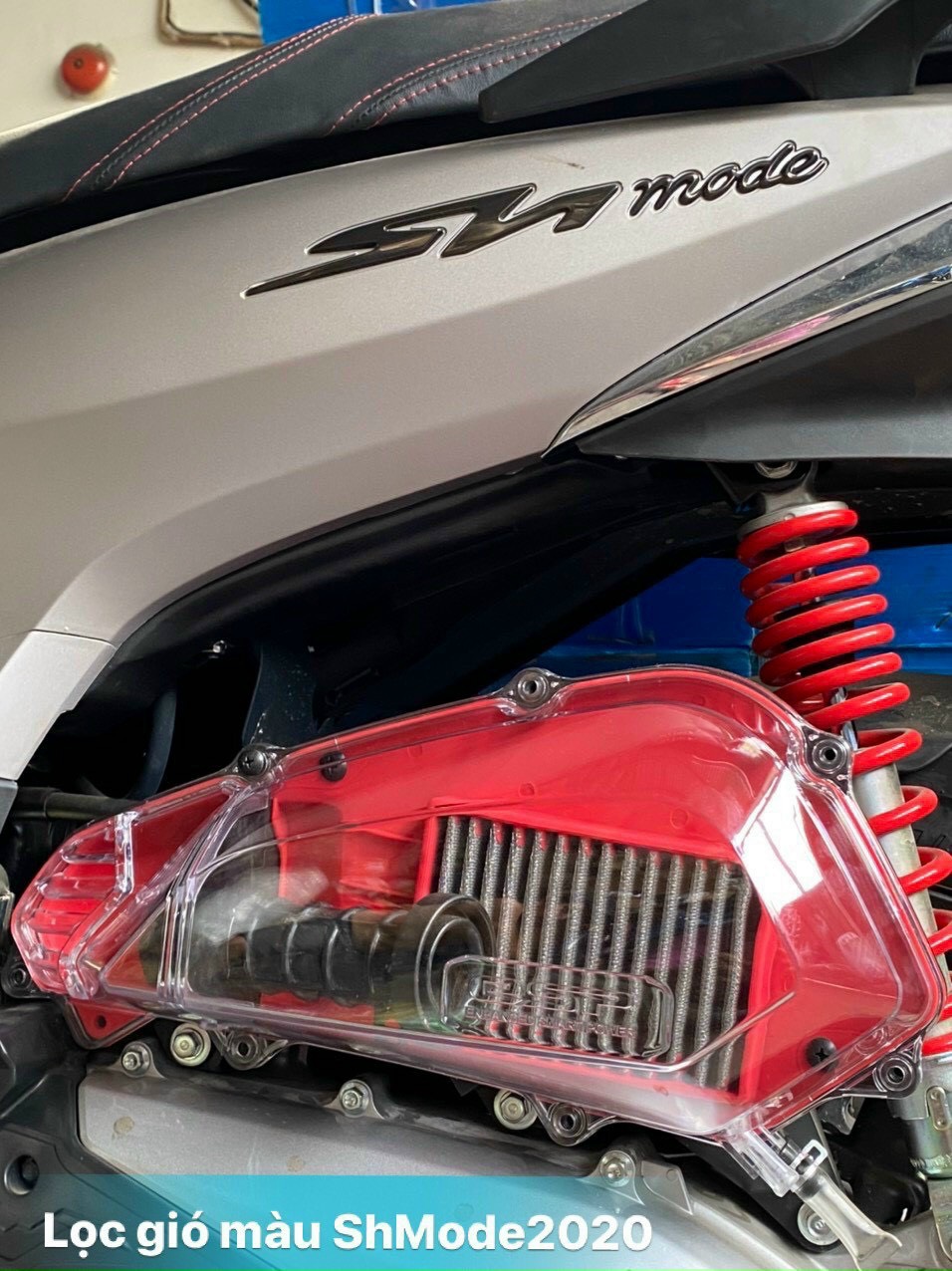 Lọc gió màu thép dành cho xe SH Mode 2020.