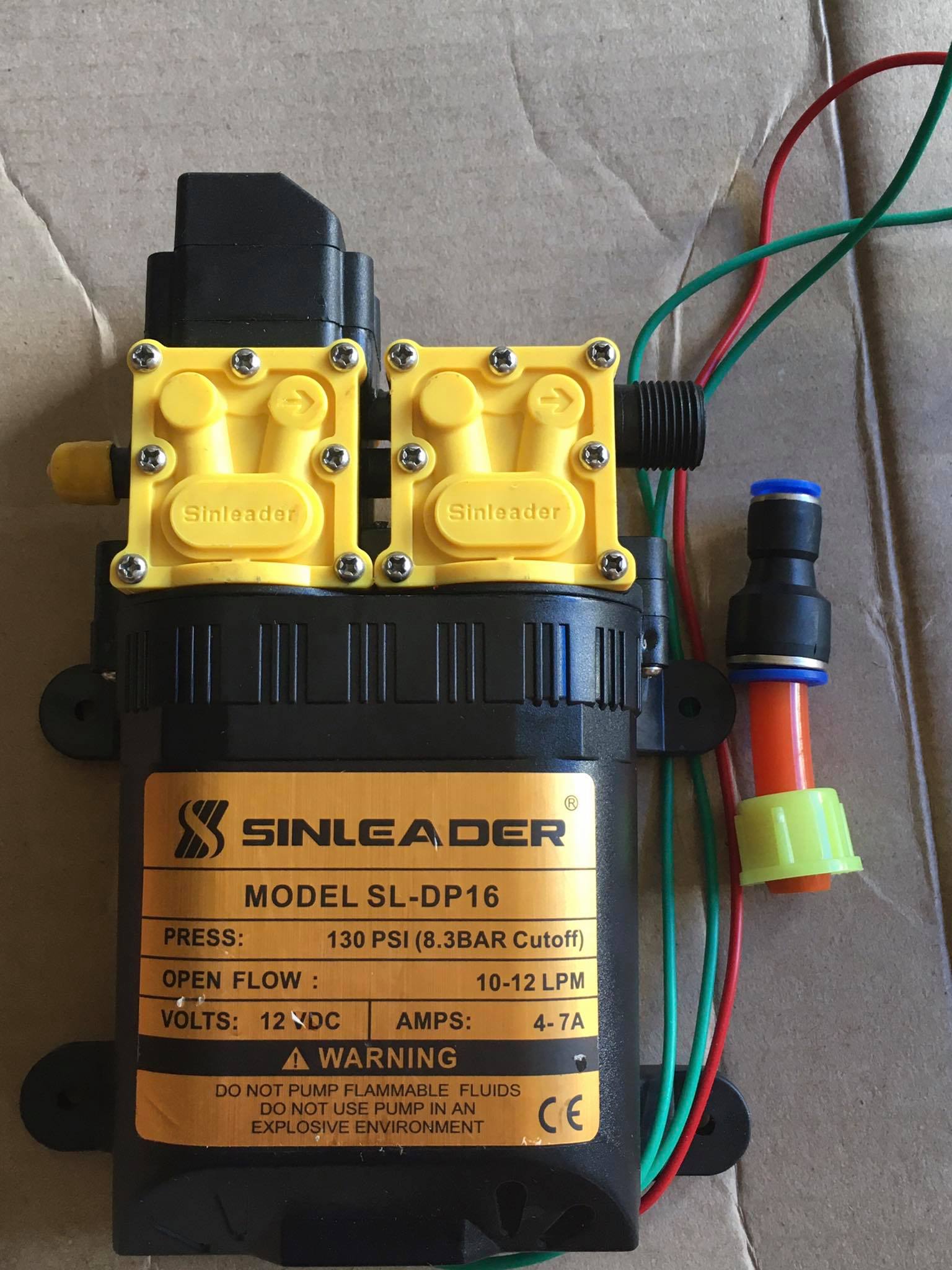 Bơm đôi sinleader mini 12v có tặng kèm đầu chuyển 12 sang 8li