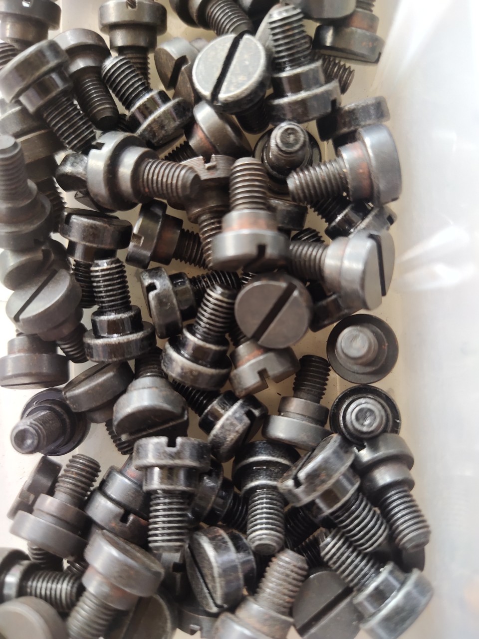 con ốc 2 tầng giữ càng dao máy may liền trục