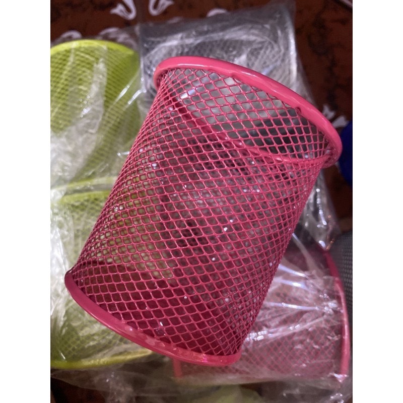 CẮM BÚT LON SẮT LƯỚI