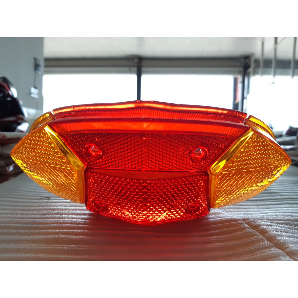 Miếng Chụp Đèn Hậu Xe Taurus