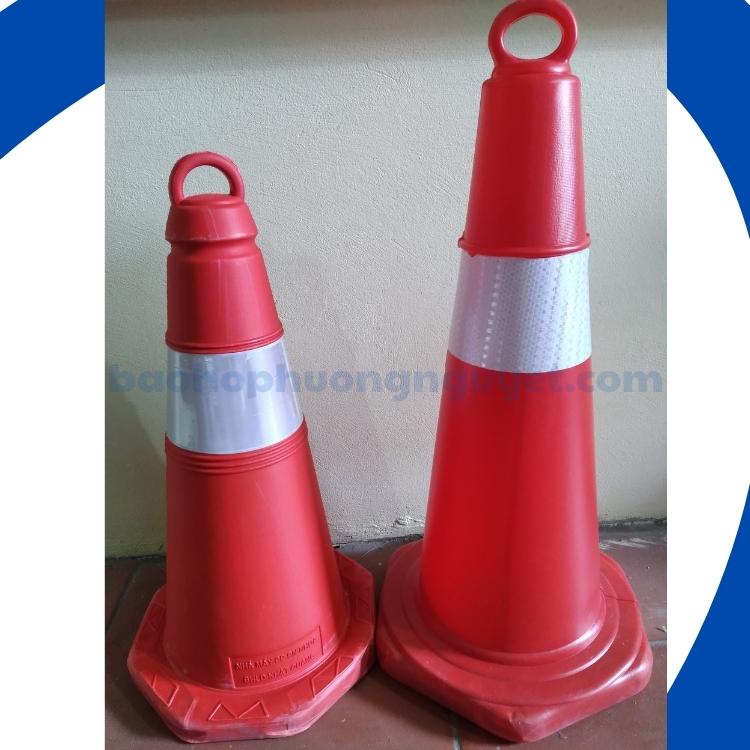 Cọc tiêu nhựa Nhật Quang đỏ phản quang trắng (55cm,75cm)
