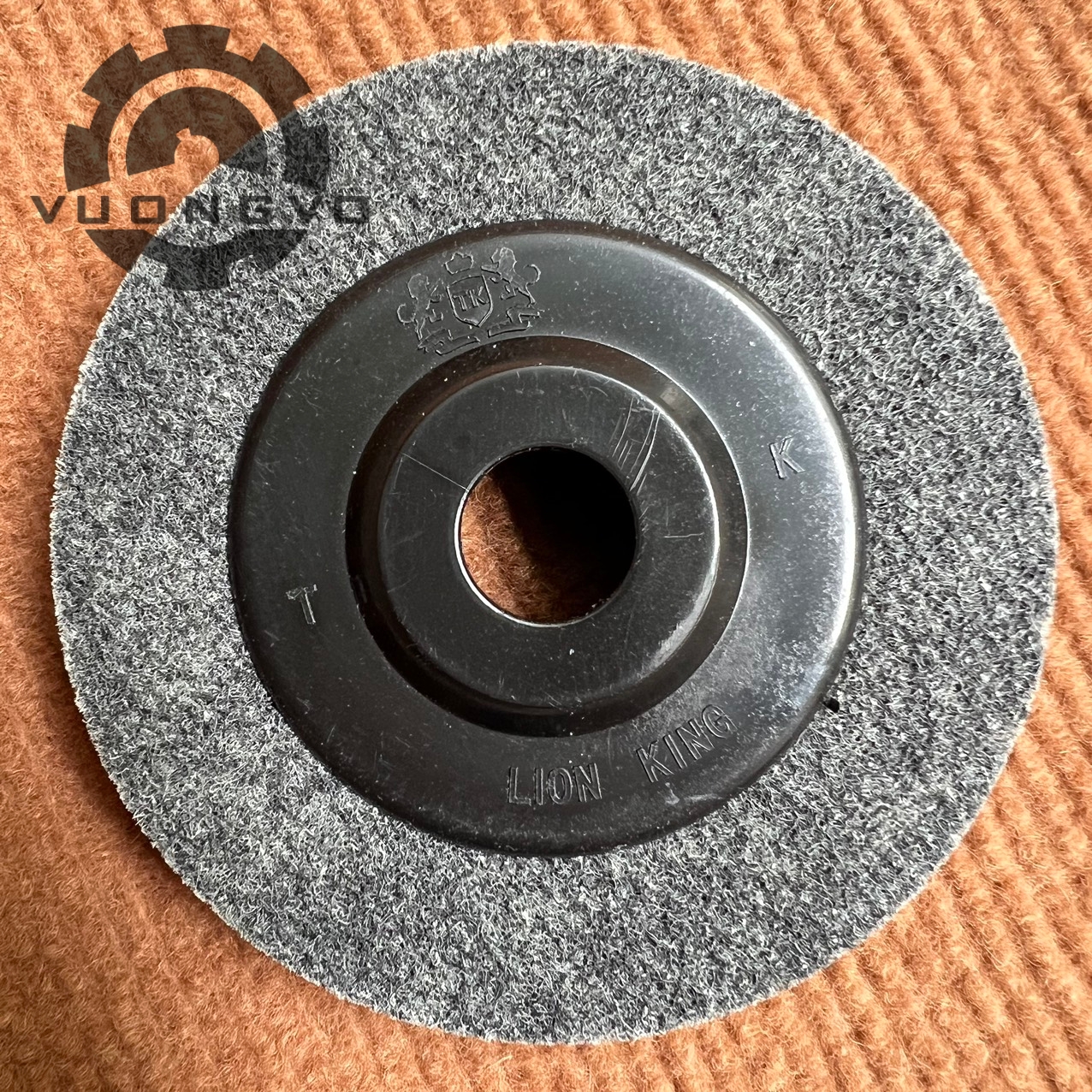 Polished stainless steel lionking gray felt 100x12x16mm