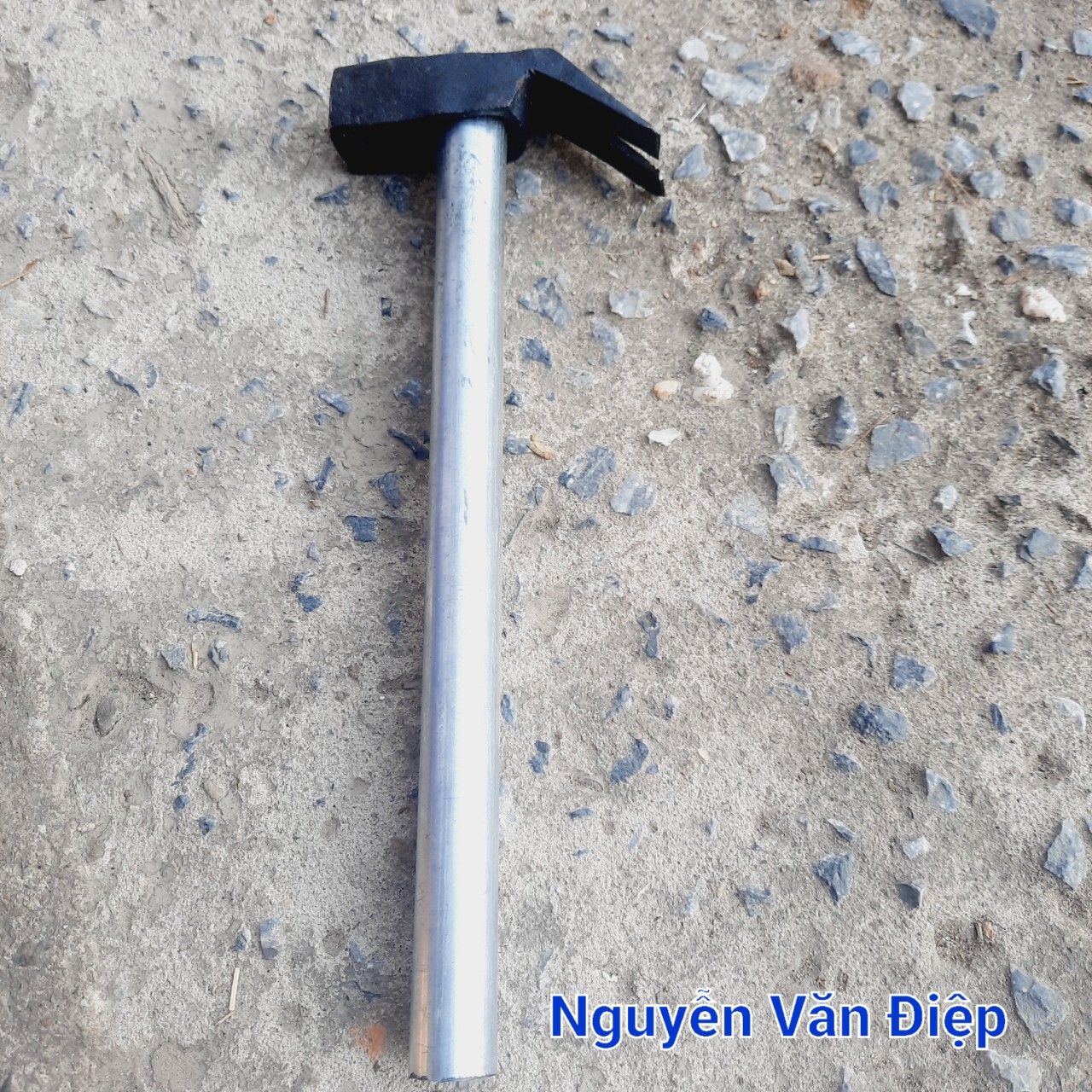 Búa đinh cán sắt loại trung 500gam ( 0.5kg)