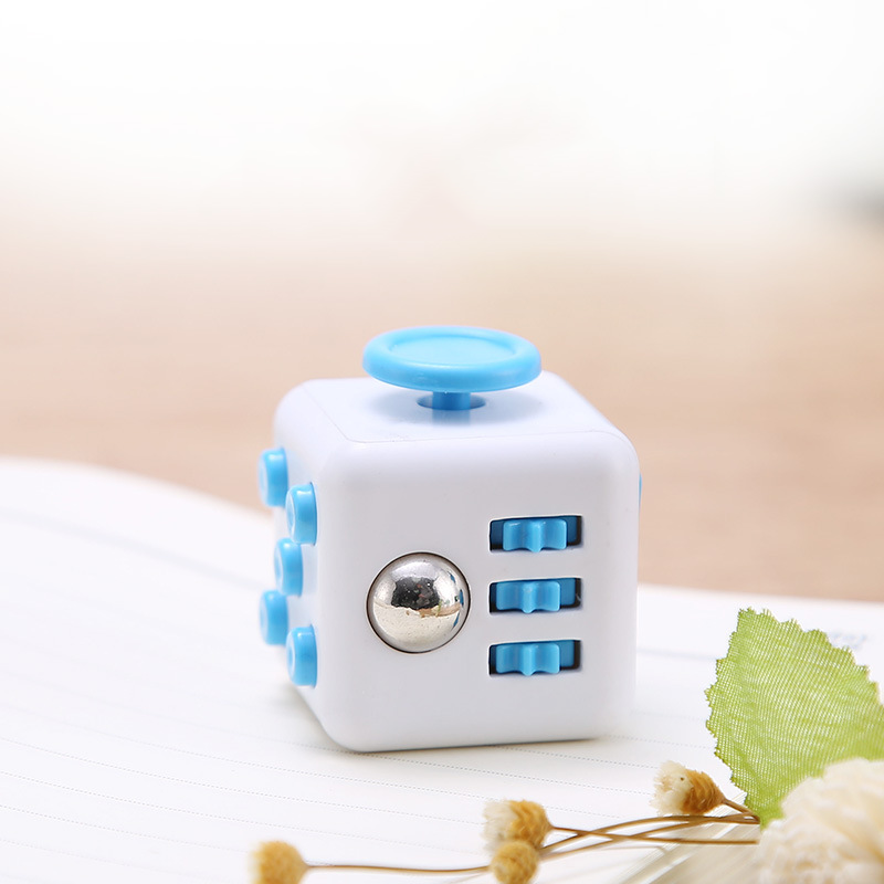 Fidget Cube khối vuông thần kì giảm stress - Màu ngẫu nhiên