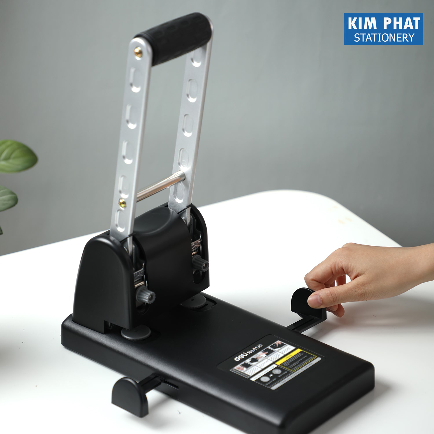 Đục lỗ 100 tờ Deli