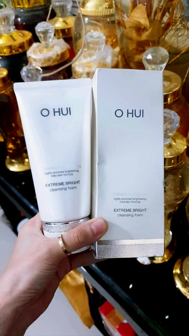 Sữa rửa mặt OHUI trắng 160ml.