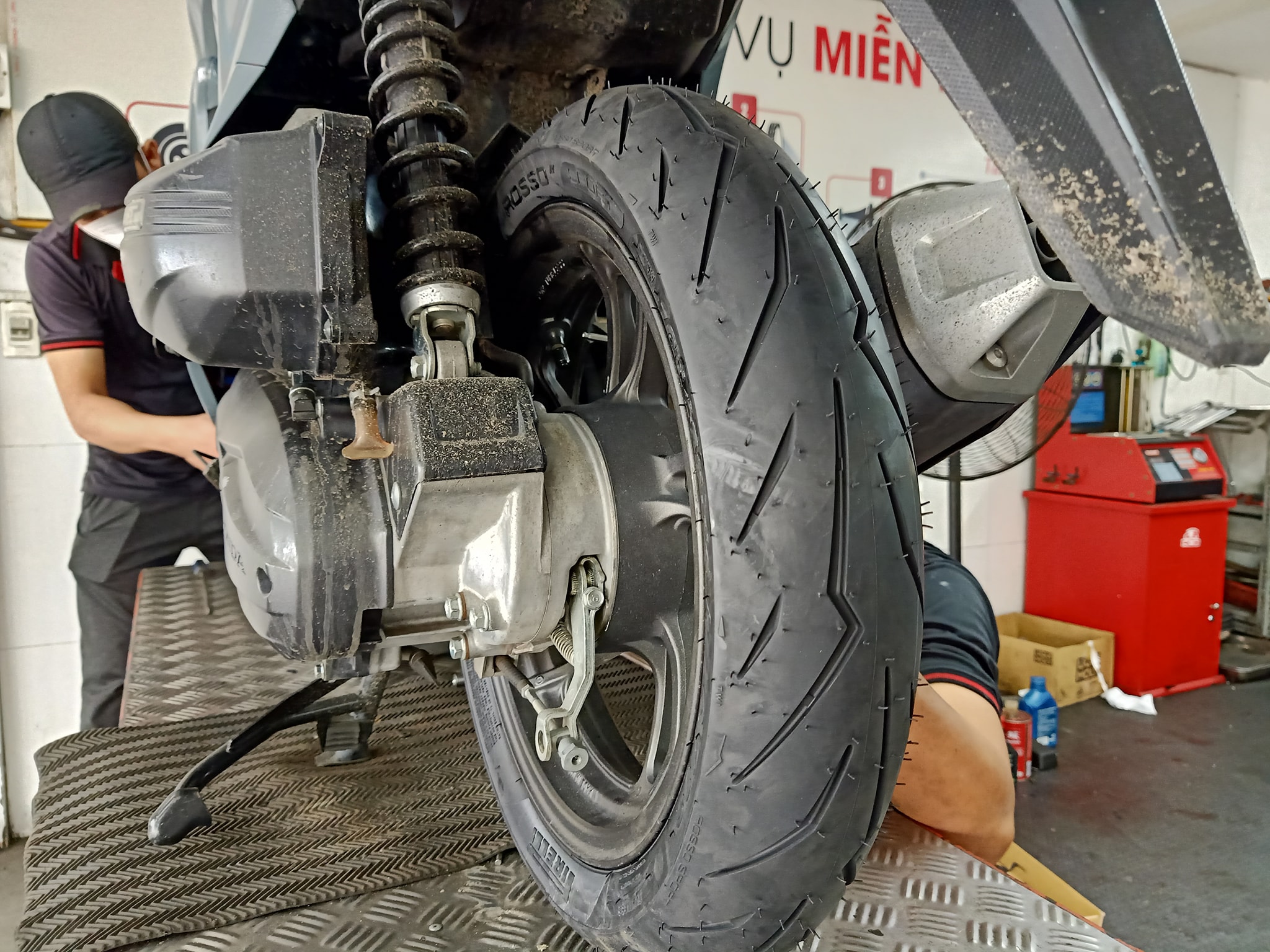 Vỏ Pirelli 100/80-14 Diablo Rosso Sport (150036)