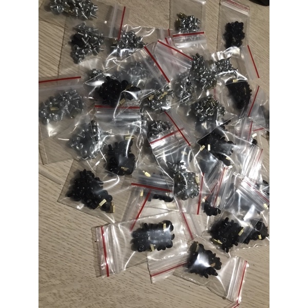 Ốc bắt main lắp case đầy đủ