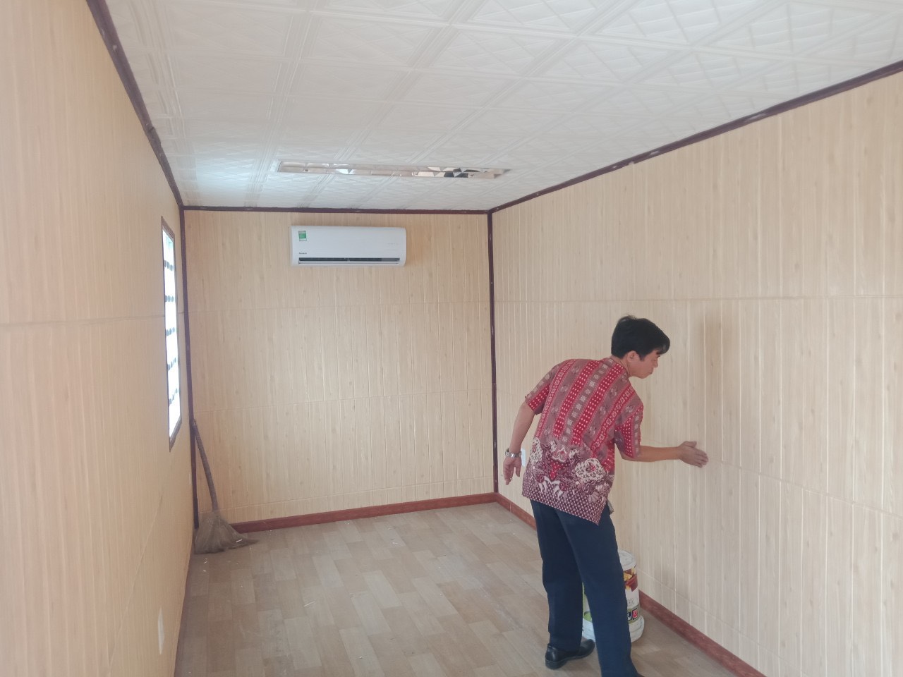 (Bộ 10 Tấm) HCM Sỉ XỐP DÁN TƯỜNG VÂN GỖ GIÁ RẺ - Sẵn Keo