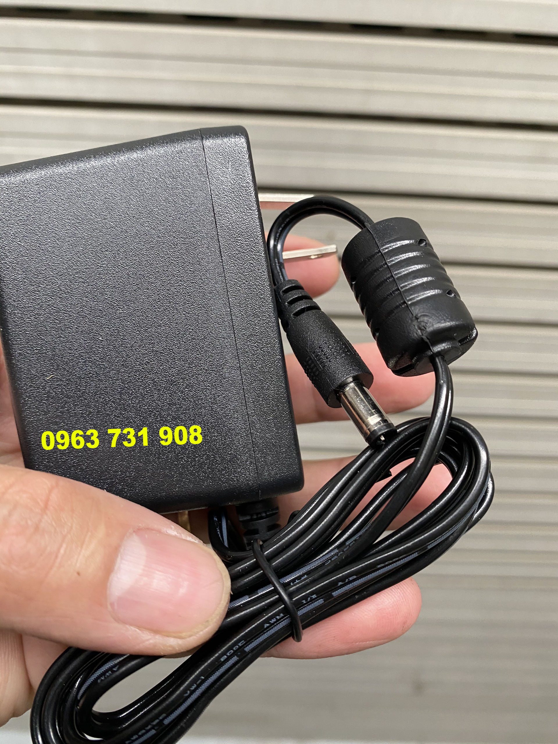 Nguồn sạc camera Hikvison 12V 2A