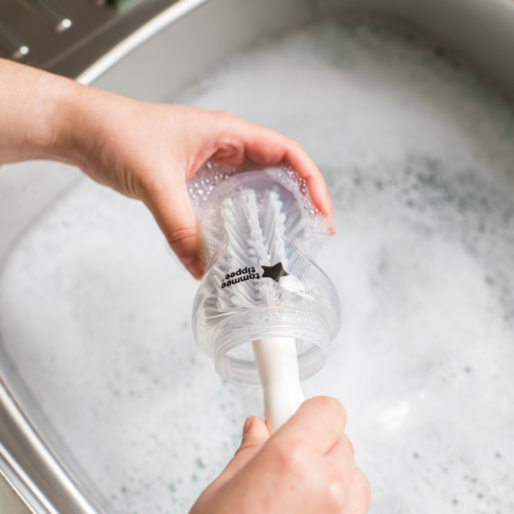 Cọ rửa bình sữa và núm ty Tommee Tippee Closer to Nature