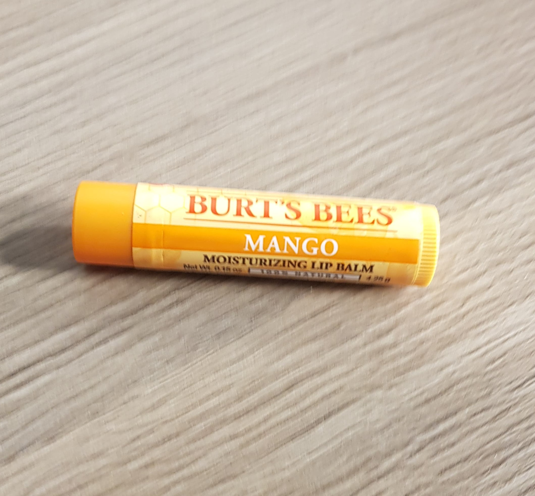 Son Dưỡng Môi Burt’s Bees Moisturizing Lip Balm (Mùi Mango)