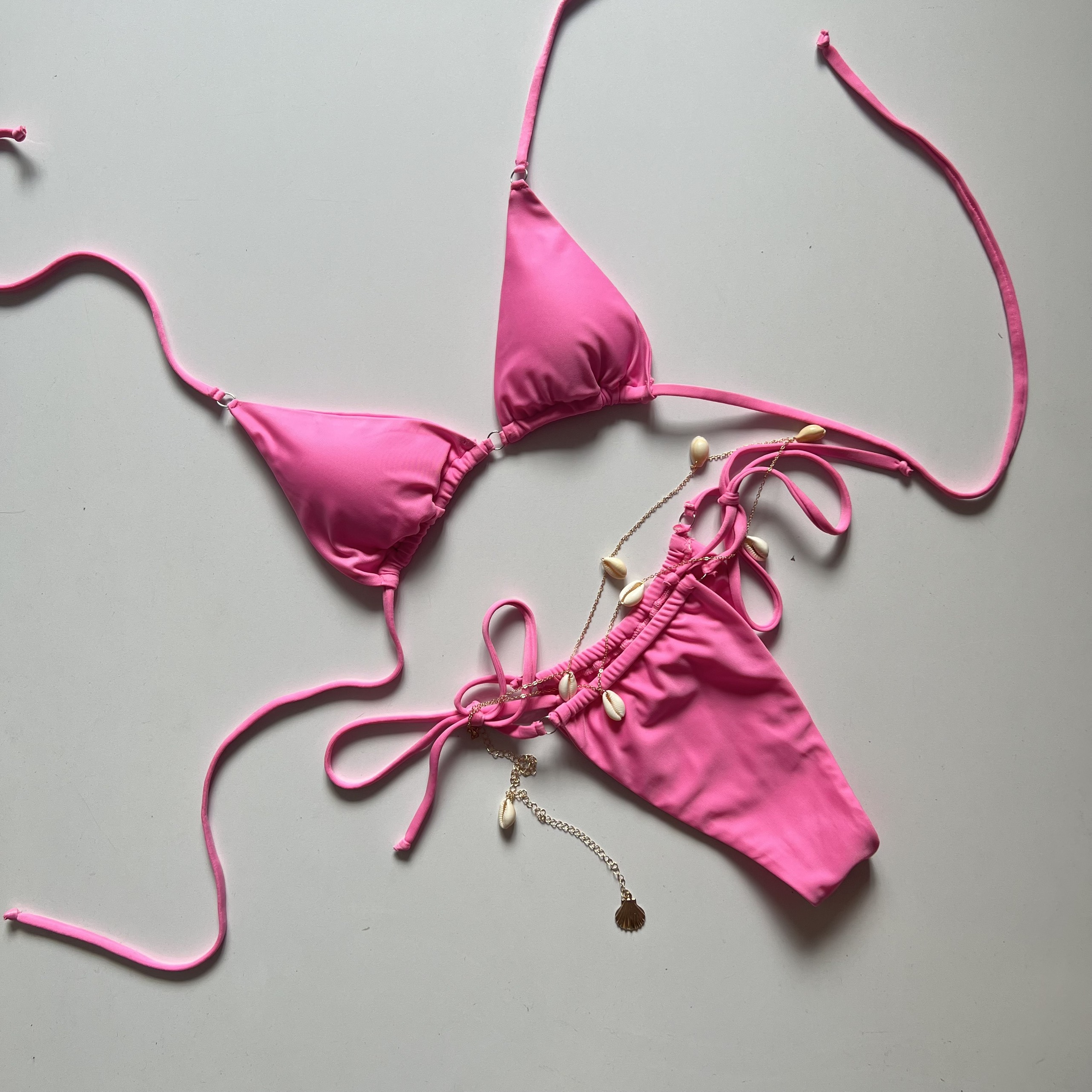 Bikini lọt khe (Epis)