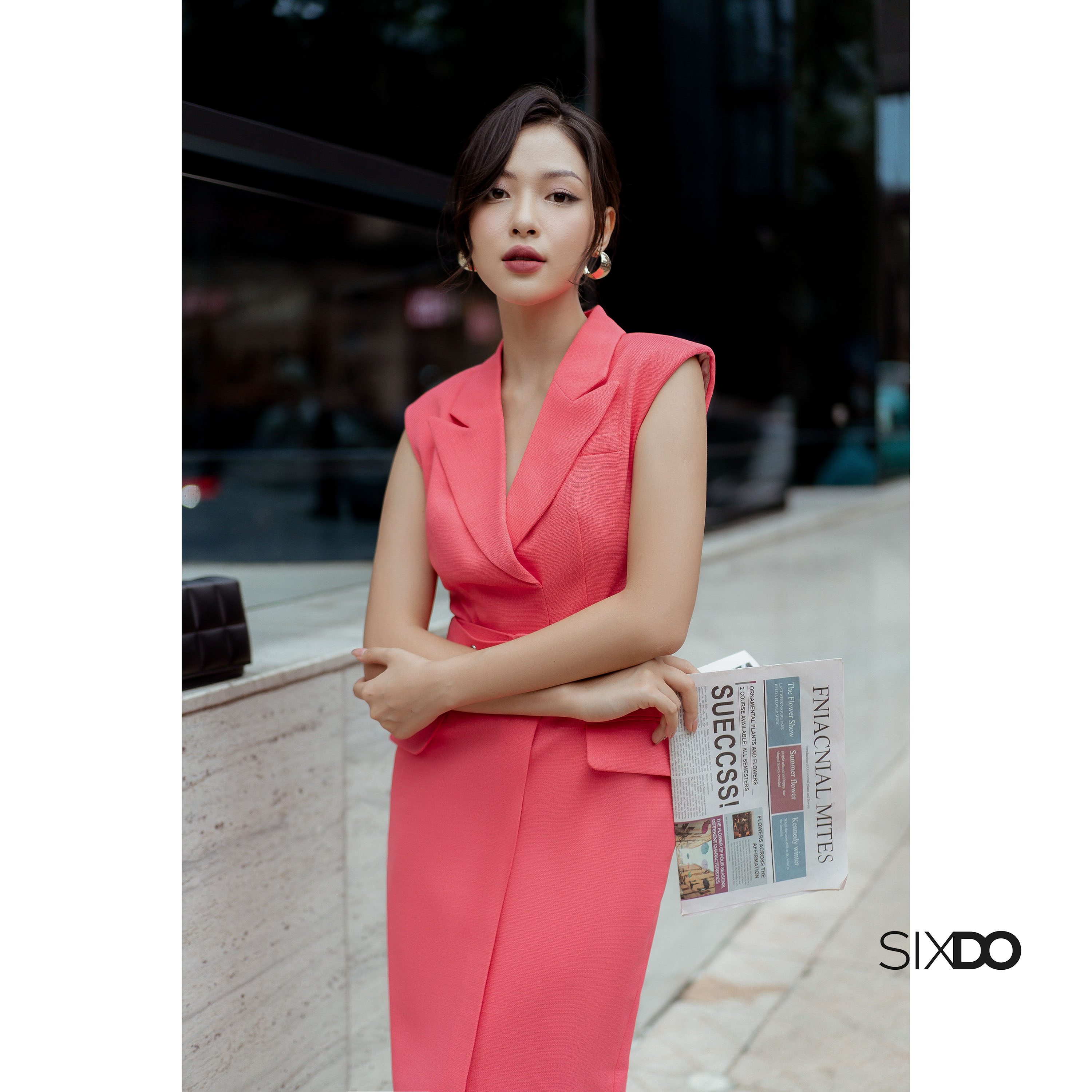 Đầm sát nách dáng bút chì phối đai SIXDO