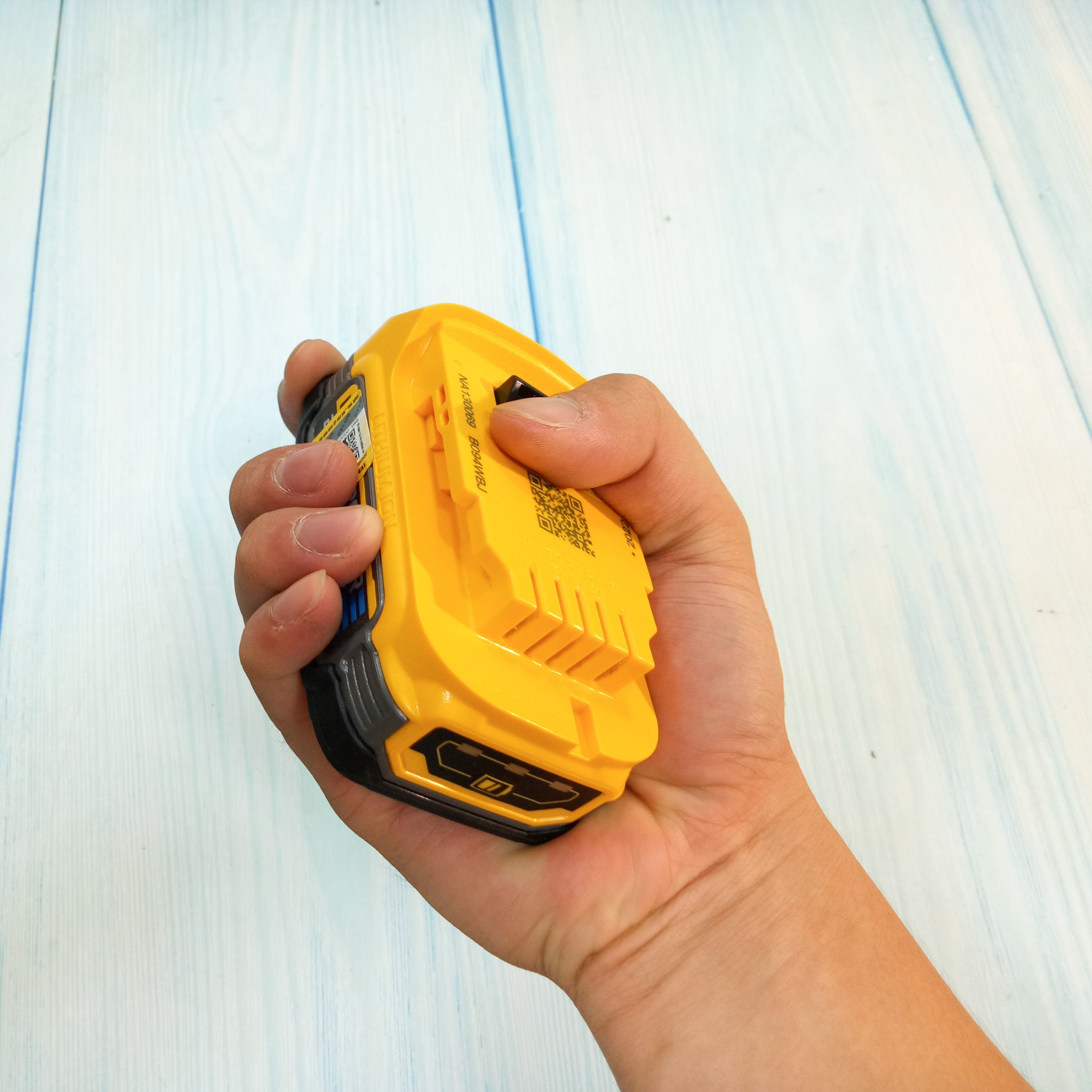 Pin 5a 20v powerstack dewalt dcbp520