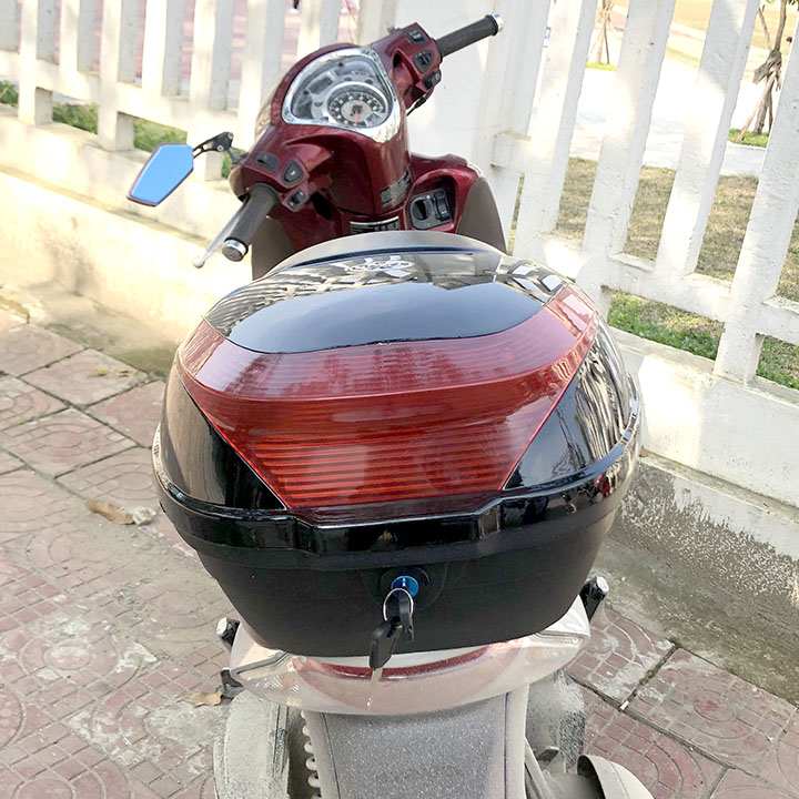 Thùng đựng đồ gắn đuôi xe máy TD28L