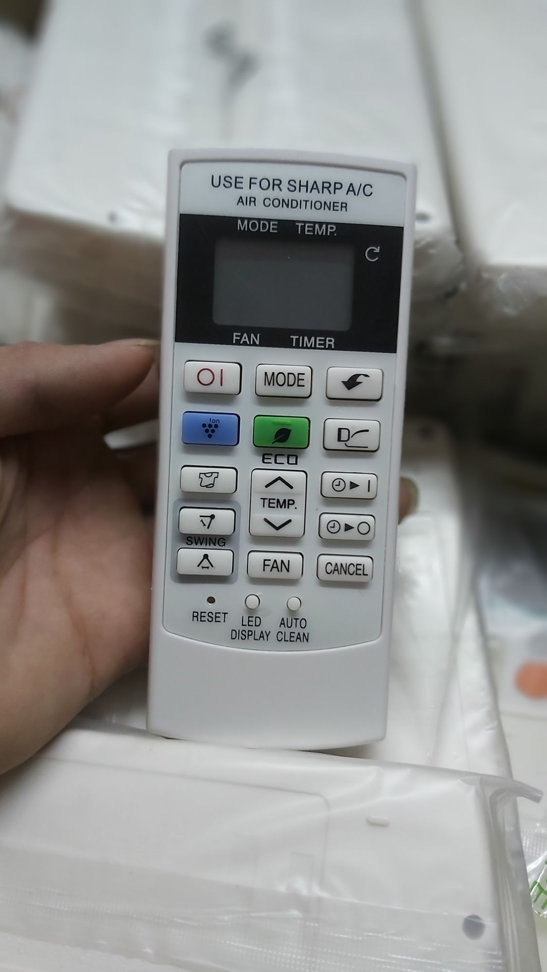 điều khiển điều hòa shap lá