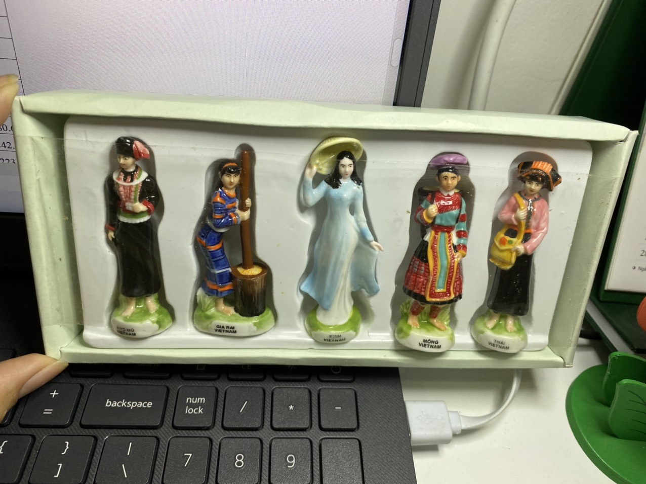 [HCM]222. Bộ 5 dân tộc VN 6cm