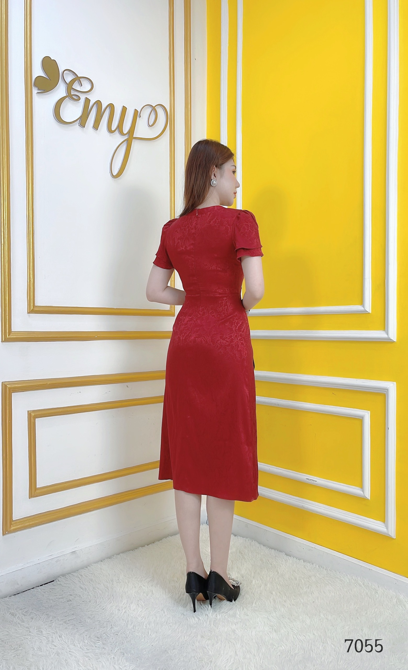 Đầm EMY EM7055 A Đỏ Cổ V