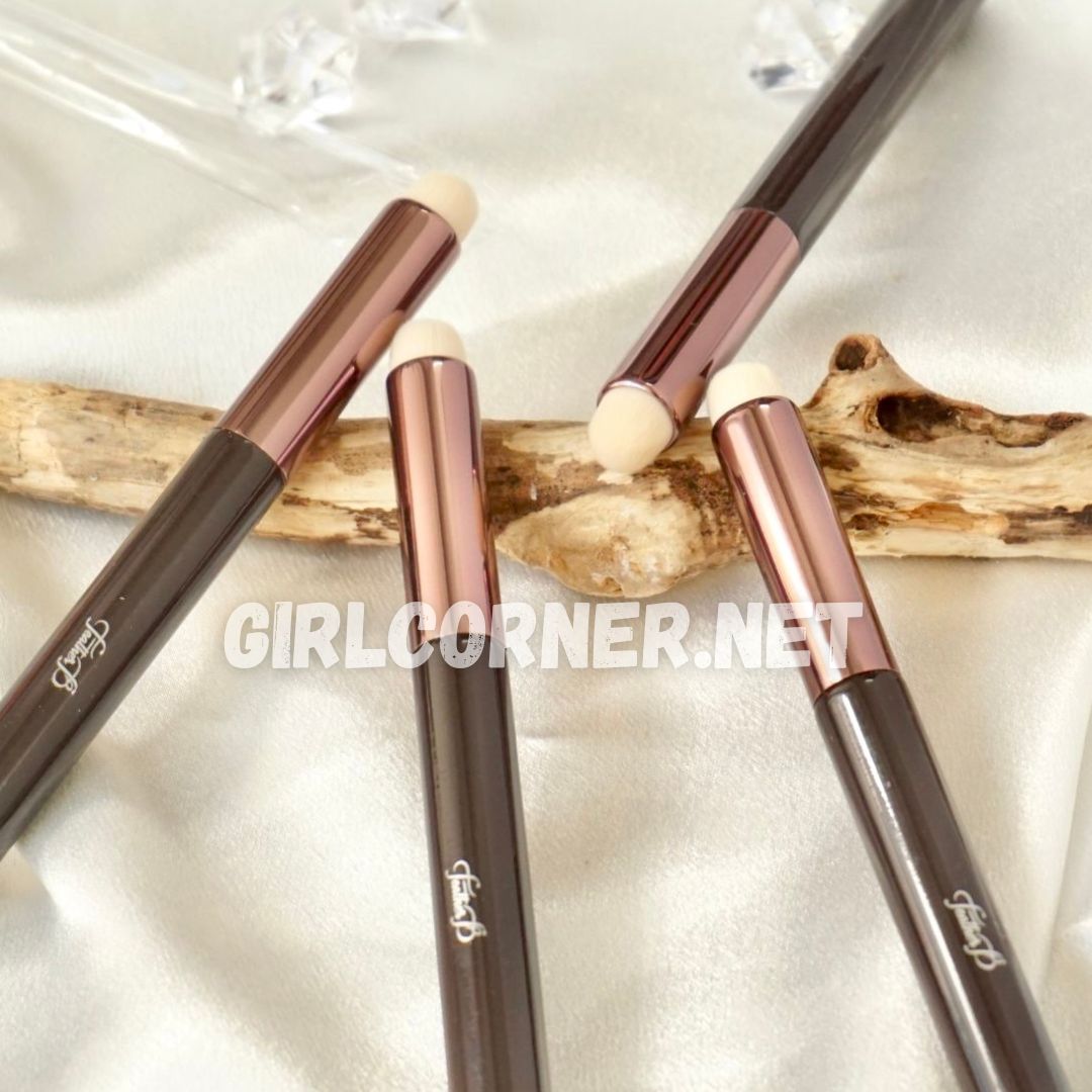 Cọ môi - che khuyết điểm đầu tròn trend  Feather B