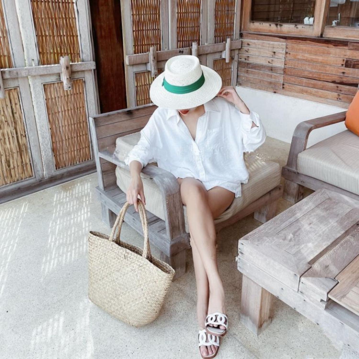 Đồ Nữ Đi Biển, Set Áo Sơ Mi Quần Short Nữ Cá Tính Hai Món Màu Trắng Be - Chất Đũi Thoáng Mát
