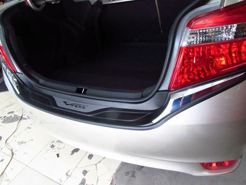 Chống trầy cốp xe Vios 2014-2018 loại vểnh