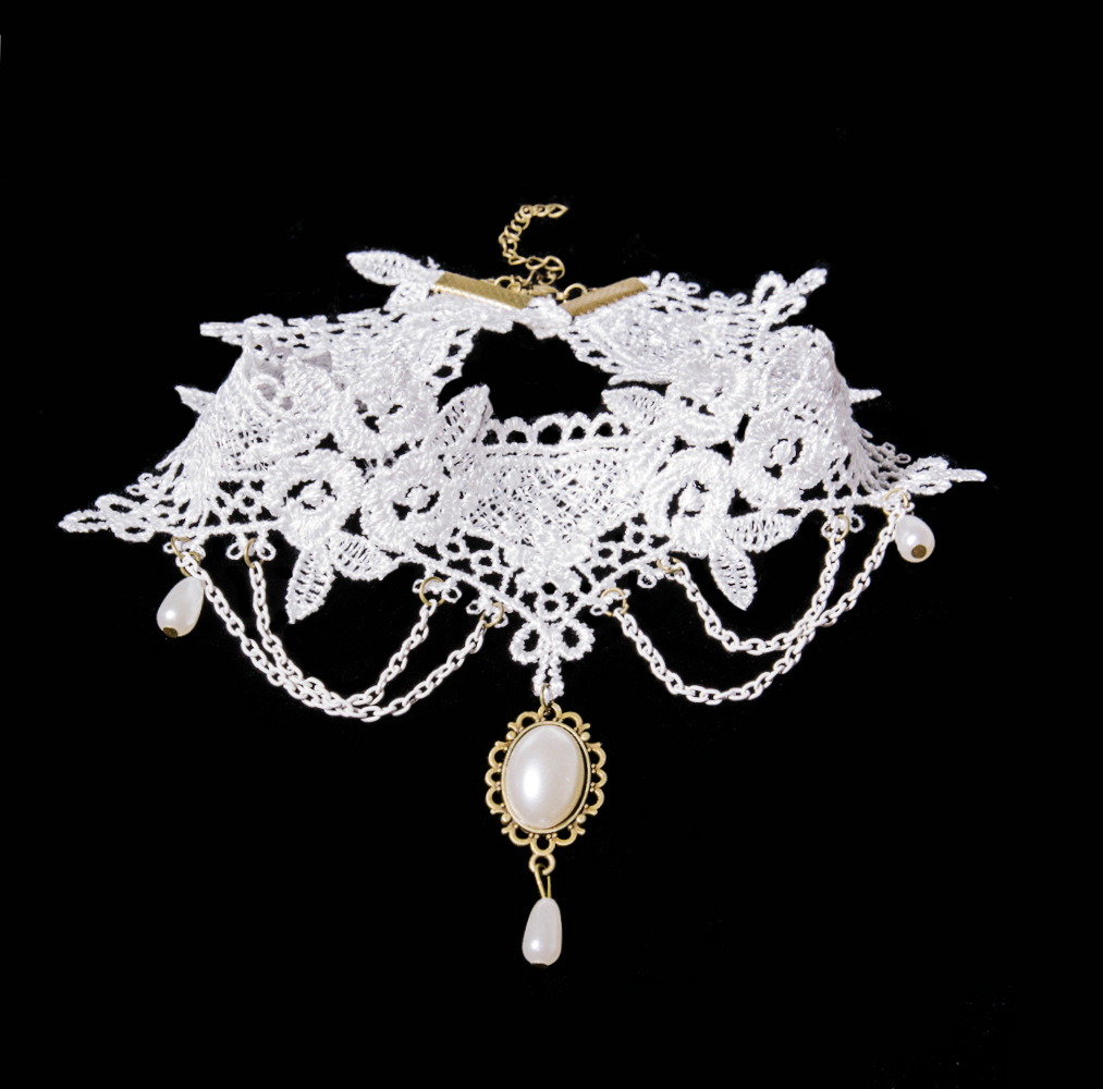 Dây chuyền ren trắng gắn hạt Oval
