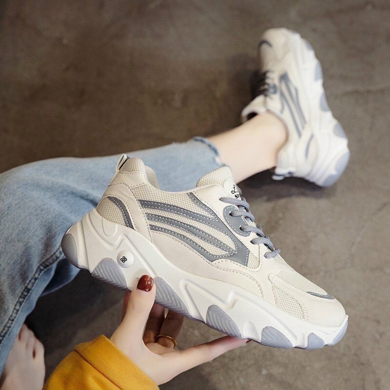 Giày sneaker phản quang dây kẻ mới