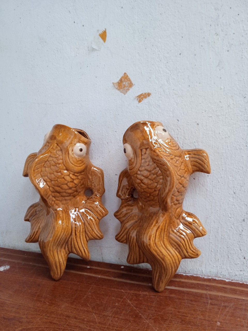 Bình hoa treo tường cá men nâu đỏ ( 2 con)