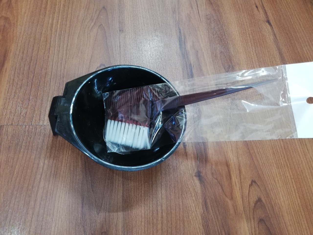 Chén đựng thuốc nhuộm tóc