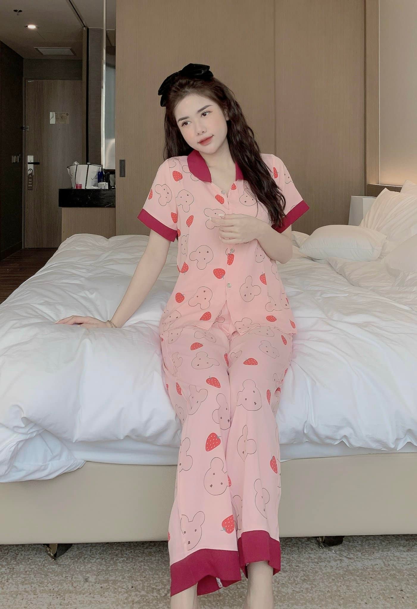 Bộ cộc tay quần dài lụa Mango cao cấp cổ sen