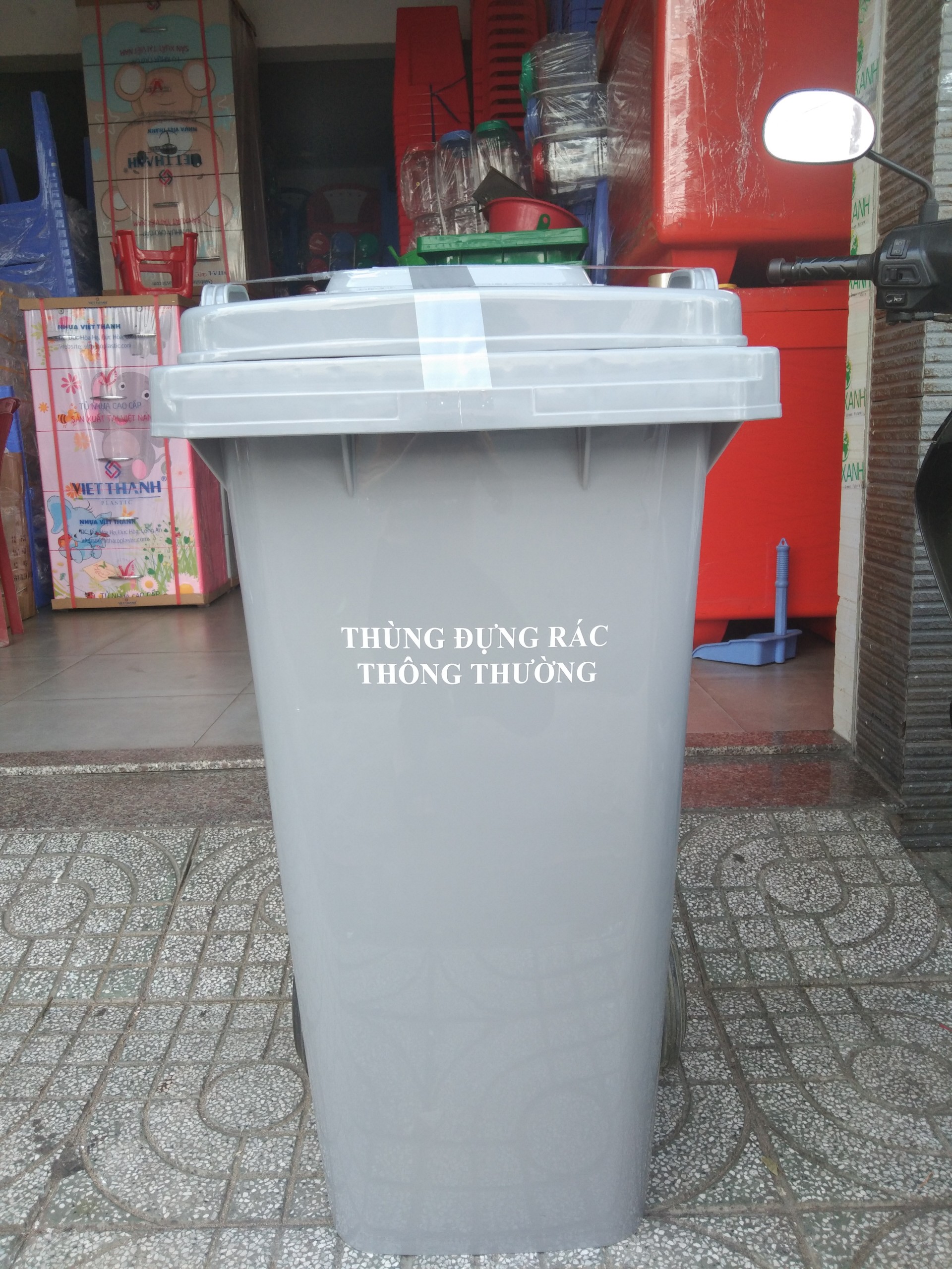 Thùng rác nhựa 120 lít màu xám