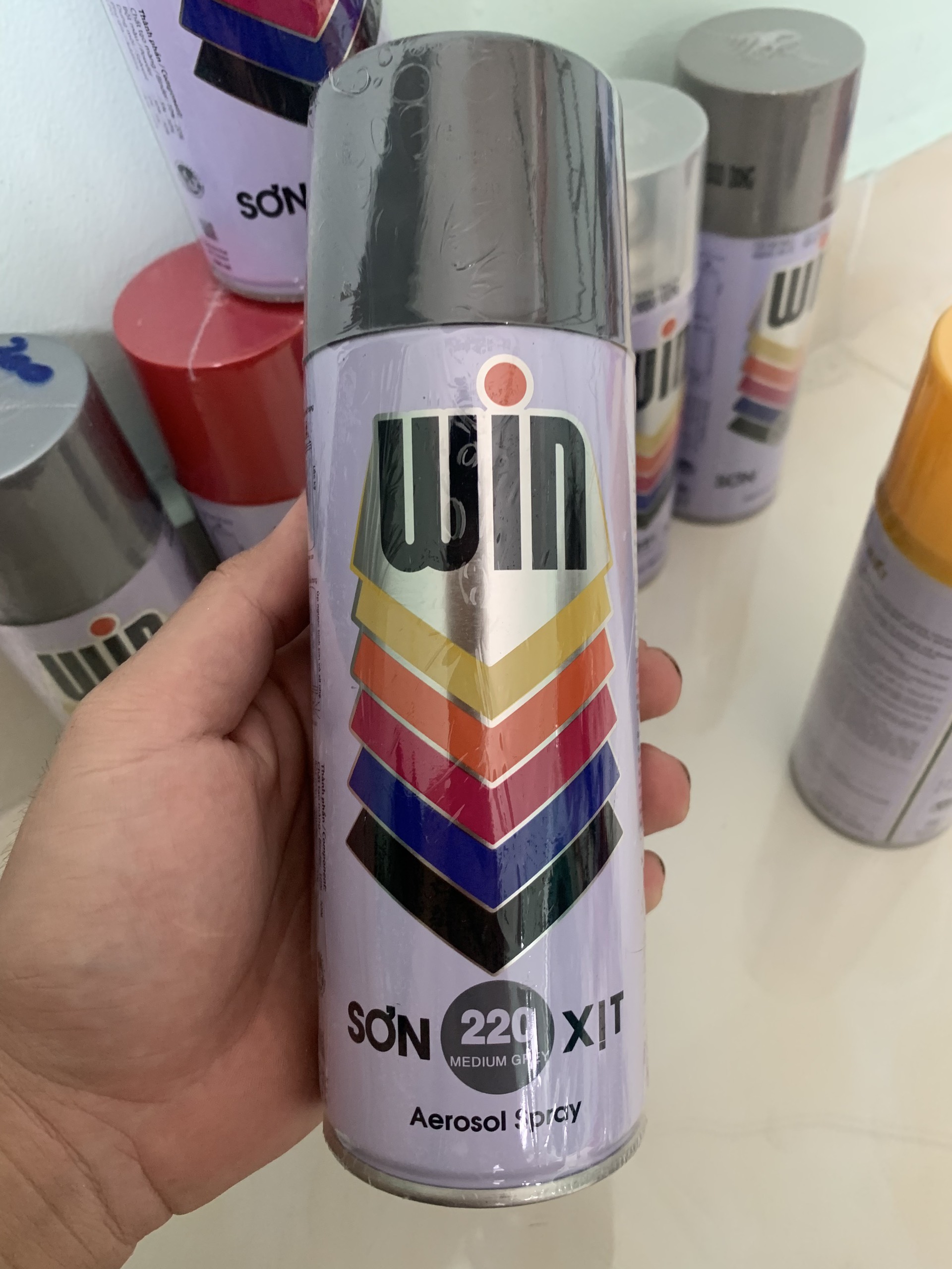 Sơn xịt WIN của hãng Toa Thái Lan