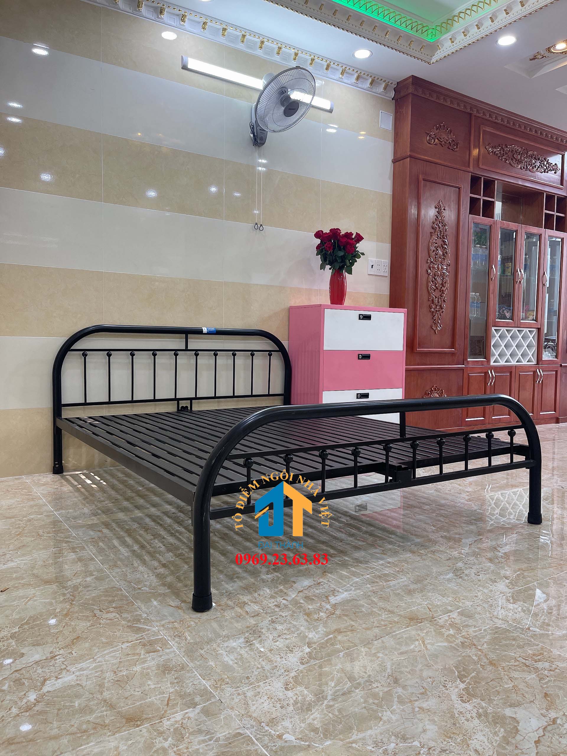Giường sắt mỹ nghệ 1m4x2m Đại Thành 01