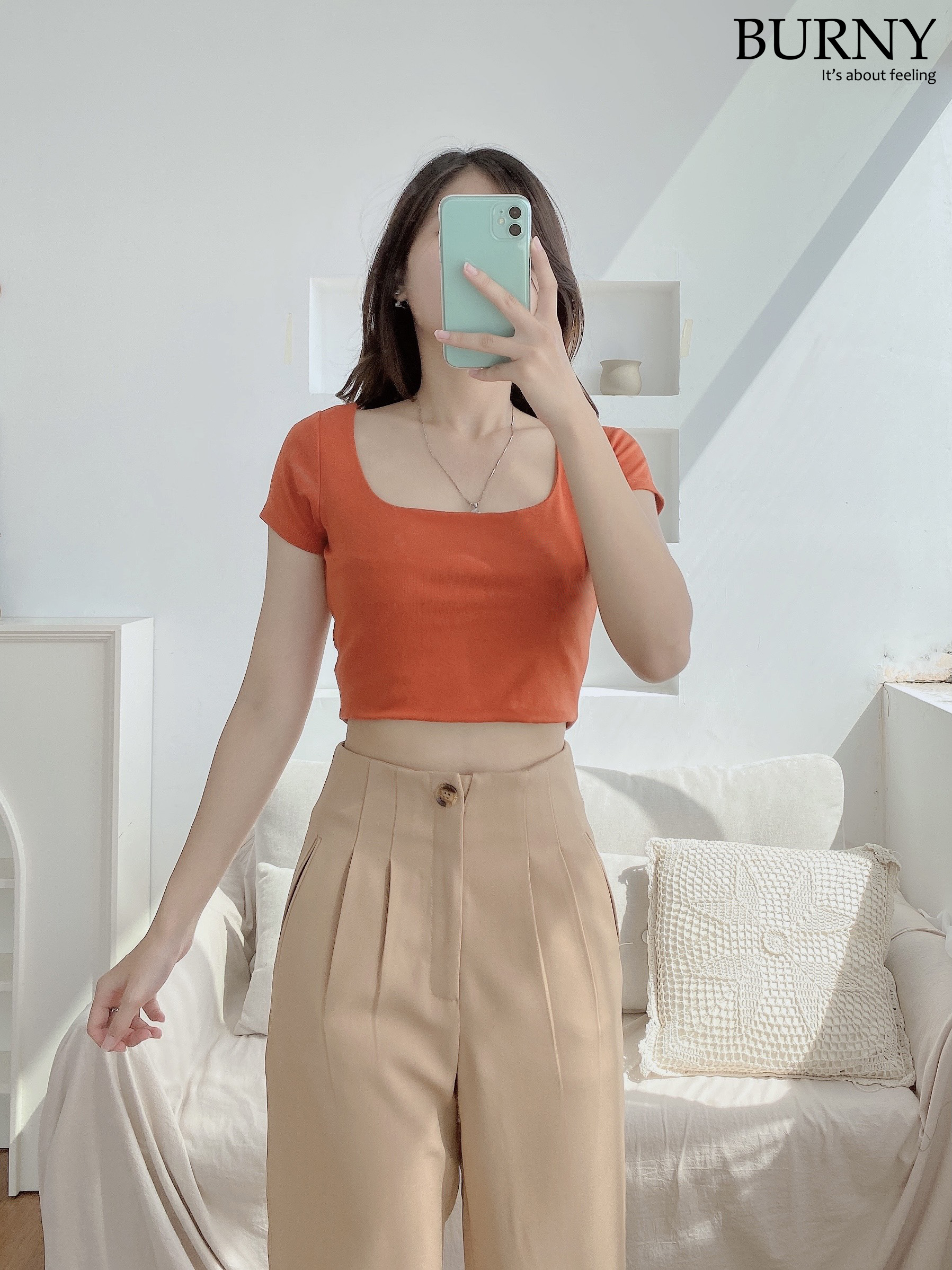 Áo Croptop Cổ Vuông Cộc Tay Nữ màu đen Croptop basic Burny A3003191B