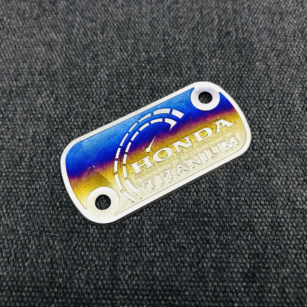 [ĐỒNG GIÁ] TEM TITAN GẮN NẮP BÌNH DẦU TRƯỚC XE CÁC DÒNG XE WAVE, WAVE THÁI TRANG TRÍ XE MÁY SIÊU CHẤT CHƠI