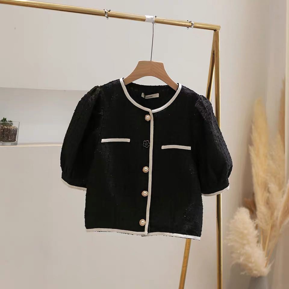 Áo khoác Xốp viền đen cá tính
