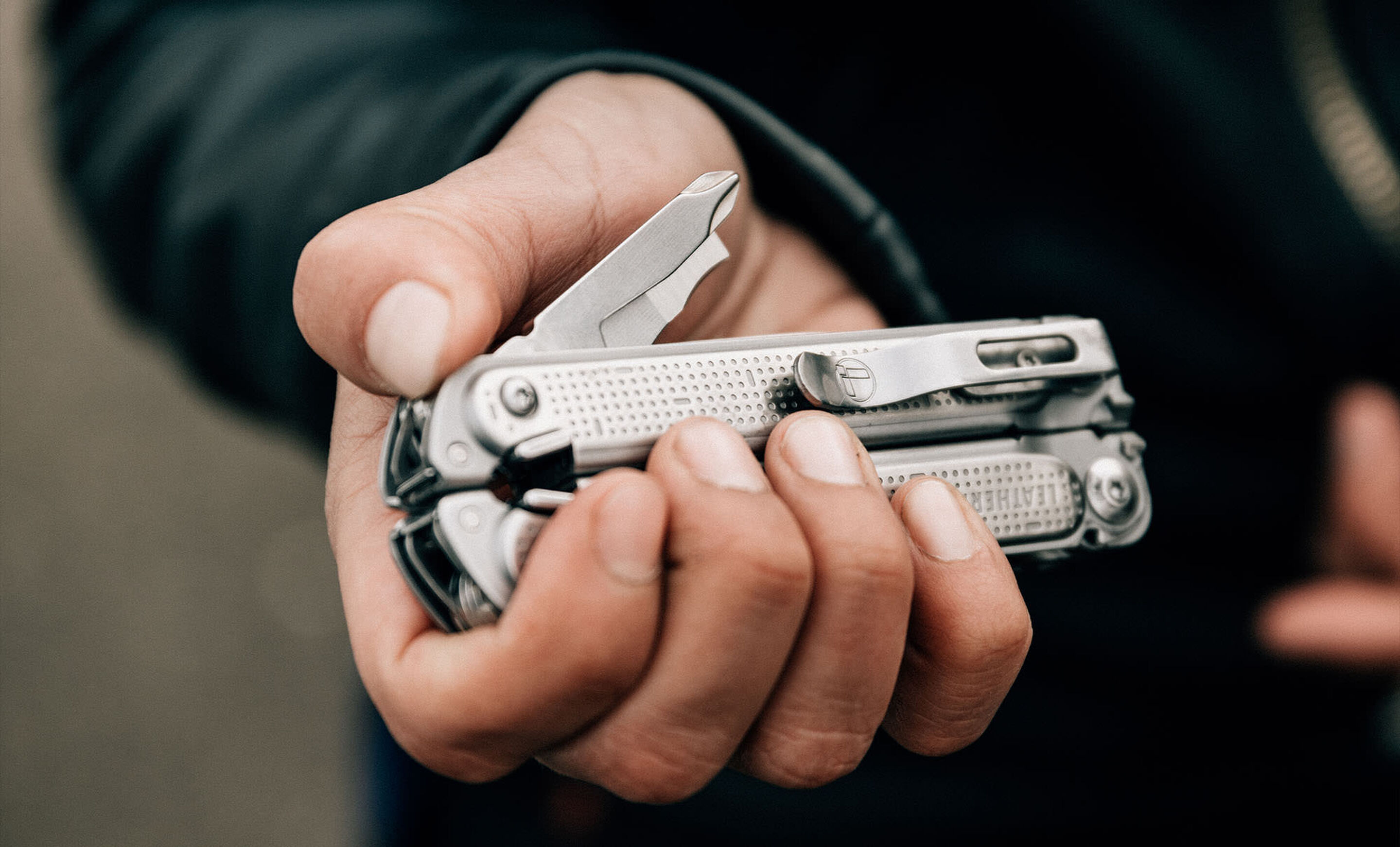 [Trả góp 0%]Dụng cụ cầm tay đa năng Leatherman Free P2 (19 tools) [Bảo hành chính hãng 25 năm]