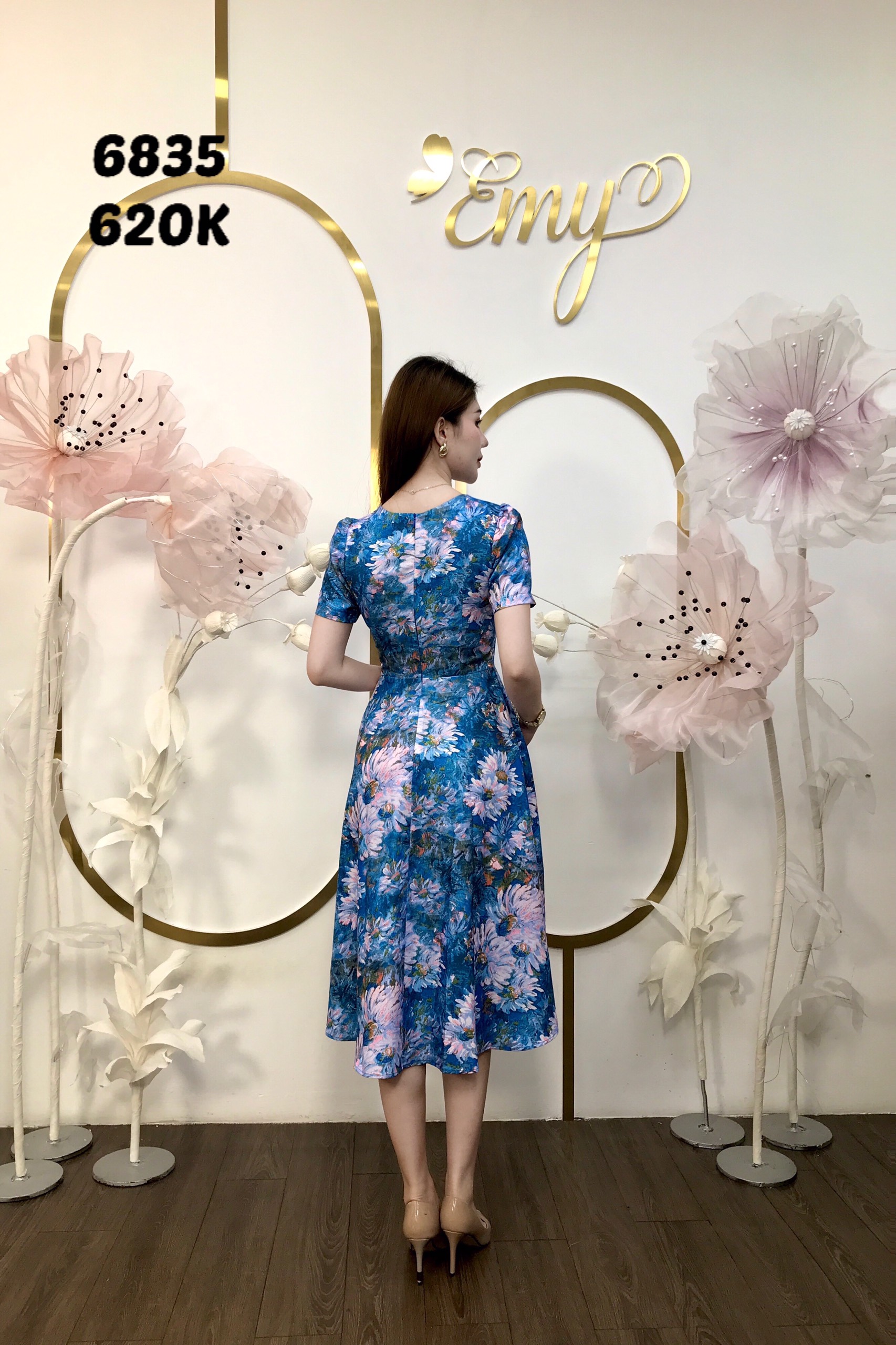 Đầm EMY EM6835 Xoè Midi Cổ Tròn